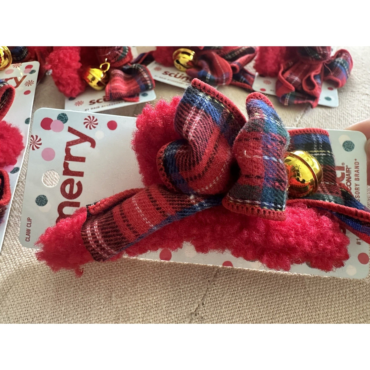 Scünci Fuzzy Plaid Claw Clips with Bells | Christmas Hair Accessories Set of 9