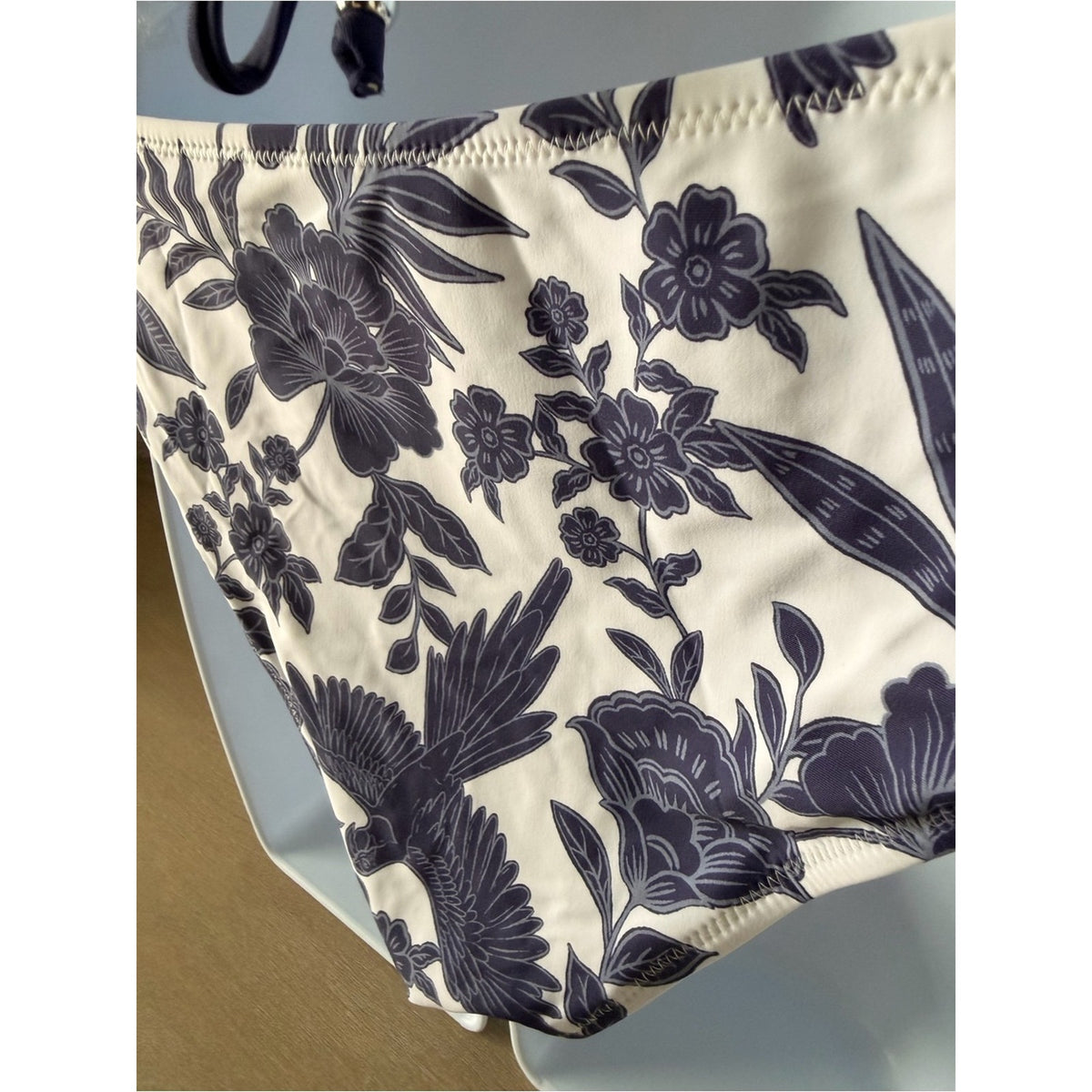 Cupshe NWT Navy White Floral Wrap Bikini Set Tie Side Swimsuit Size Medium