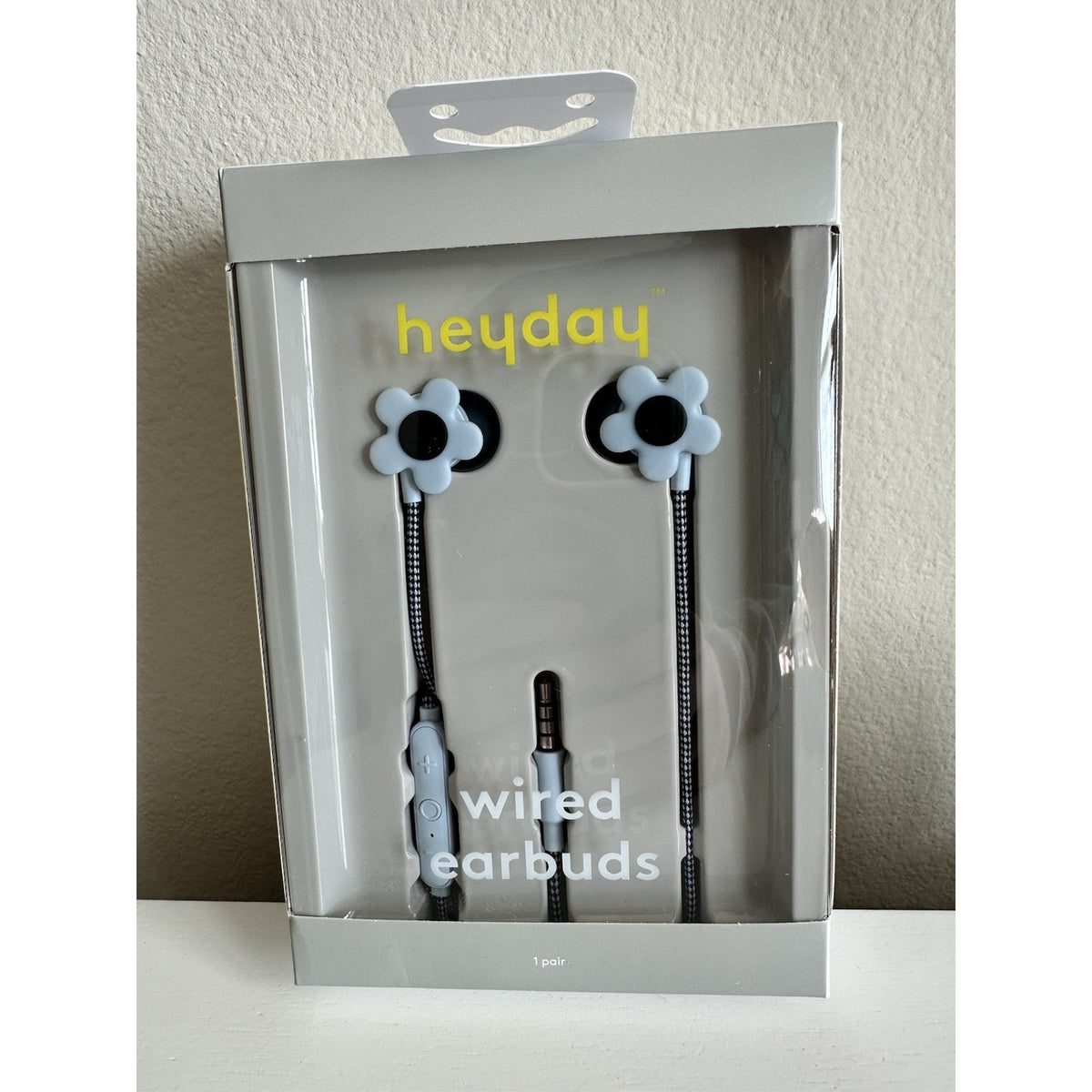 Heyday Wired Earbuds 3.5mm Jack w/ Mic & Remote – Blue Flower – New