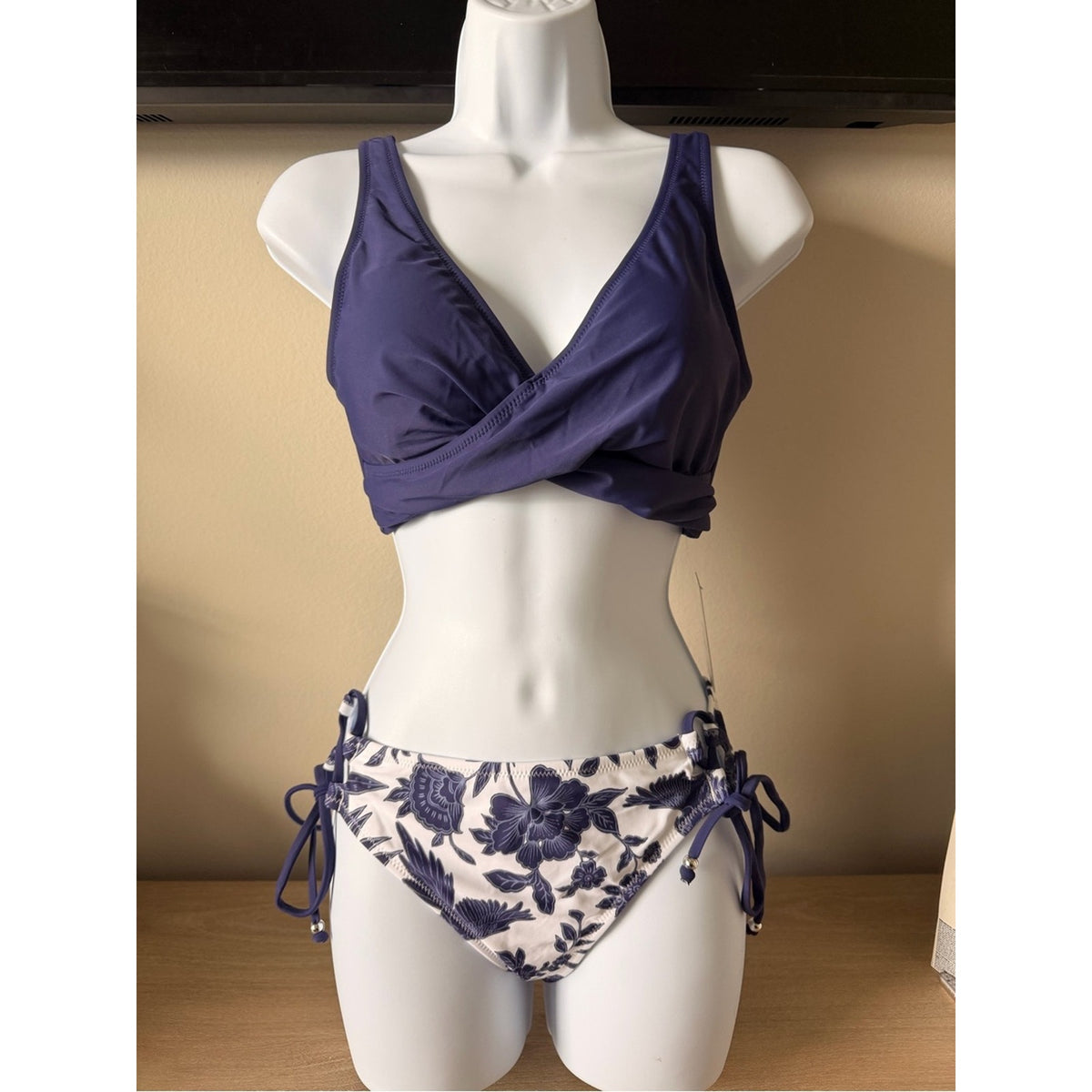 Cupshe NWT Navy White Floral Wrap Bikini Set Tie Side Swimsuit Size Medium