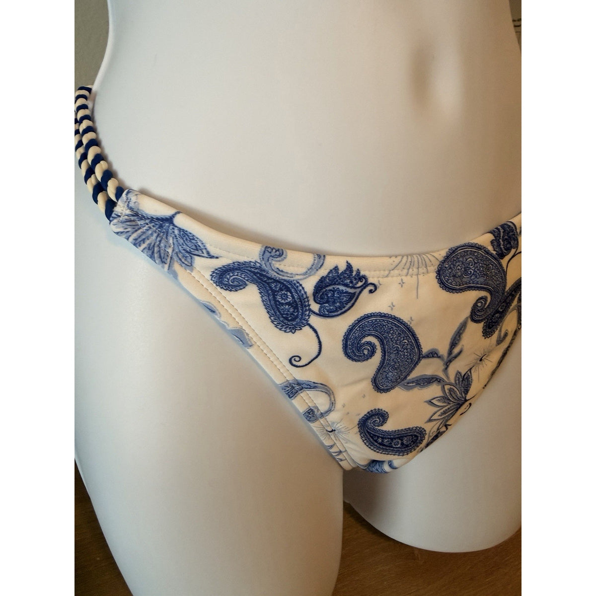 Cupshe Bikini Set M Blue White Paisley Underwire Rope Strap Swimsuit NWT